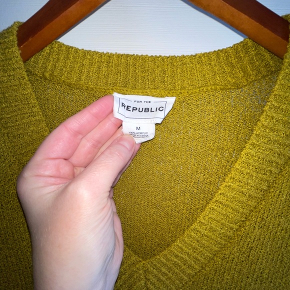 Goldenrod belle sleeved v-neck sweater - Picture 4 of 4